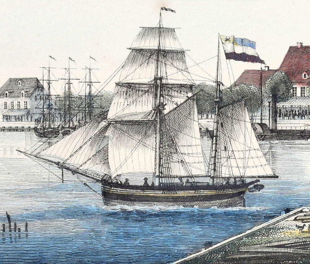 Brigg mit der Rostocker Flagge in Warnemünde auf der Fahrt nach Rostock
